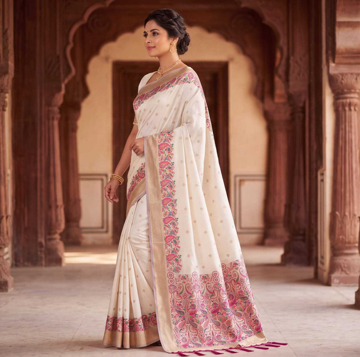 Lichi Silk Saree with Jacquard Weaving and Floral Border - Image 1